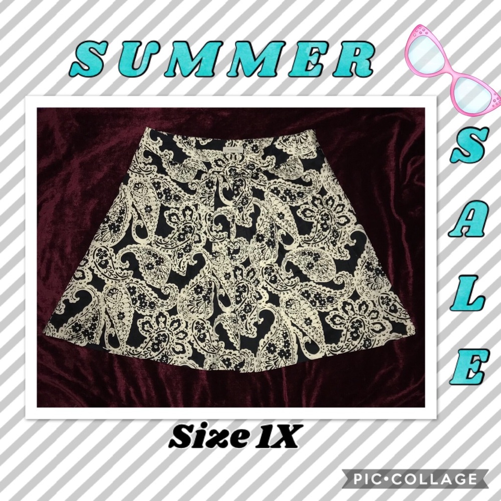 Gorgeous plus Size 1X Black/cream circle skirt.
